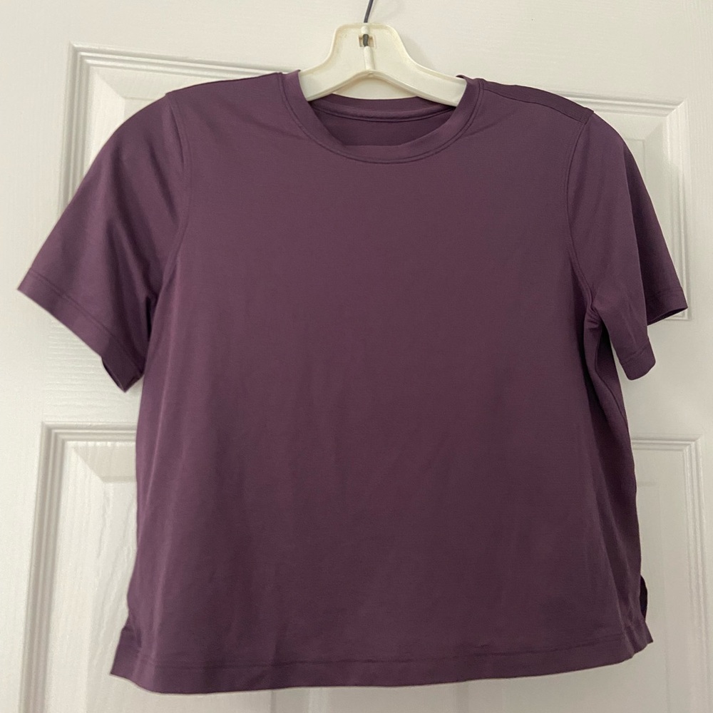Purple lululemon waist length ultralight t shirt- Grape Thistle- size 6